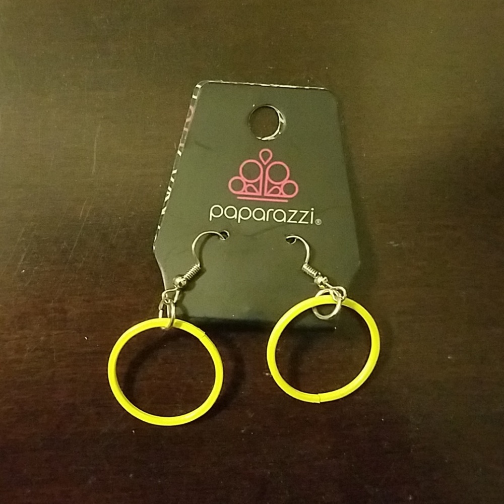 Paparazzi Yellow earrings